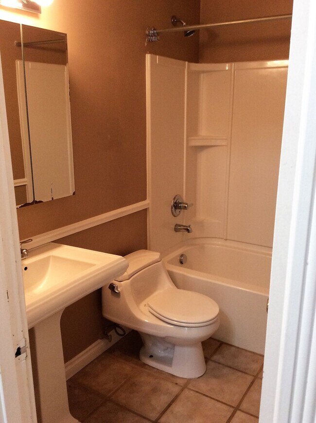Building Photo - Southwest Portland Condo with views!