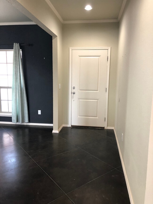Building Photo - Located in HERITAGE HILLS !!! 2016 Built, ...