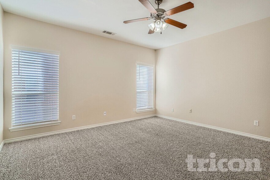 Building Photo - 214 Bob White Dr