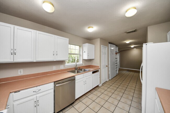 Building Photo - 3211 Carmel Valley Dr