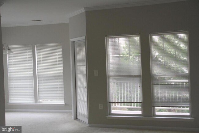 Building Photo - 1520 North Point Dr