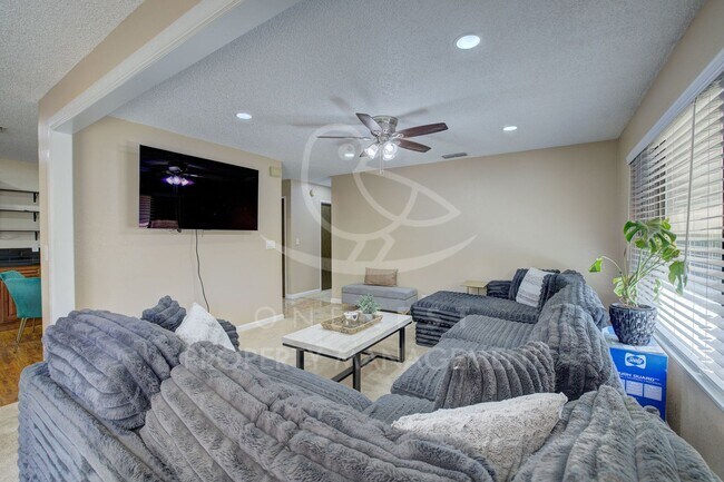 Building Photo - Available November 1st - Your Perfect Holi...