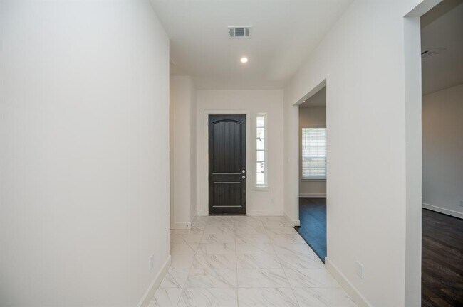 Building Photo - 11519 Silverman Trails