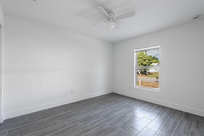 Building Photo - 3244 Jefferson St