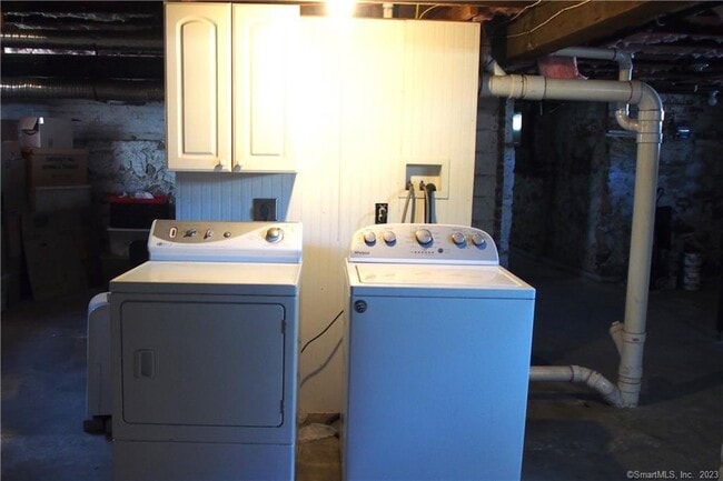 Building Photo - 44 Oak Ave