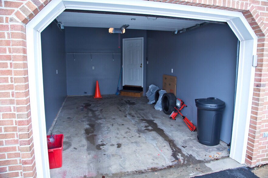 Building Photo - 1460 Blue Course Dr