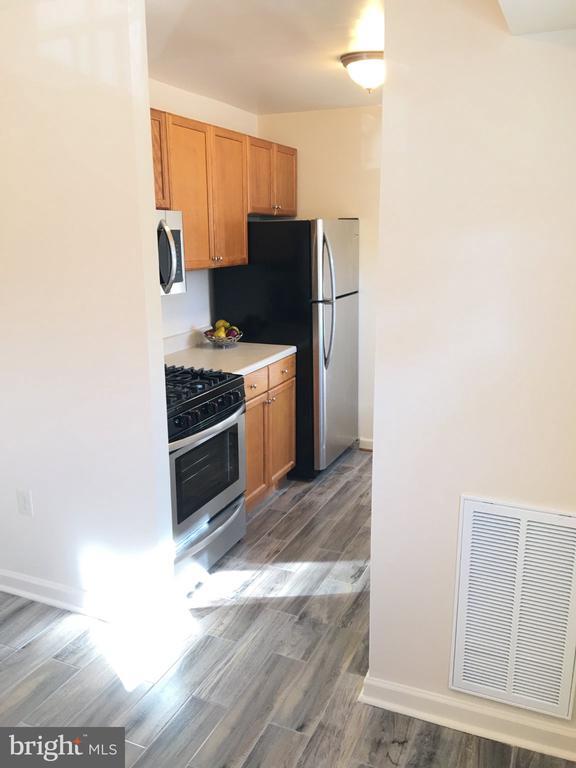 Building Photo - 5929 Quantrell Ave