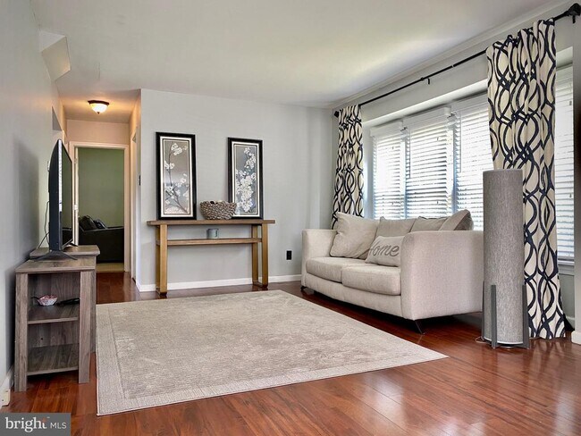Building Photo - 99 Ivy Ave