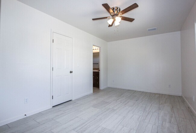 Building Photo - 1251 Barzona Ave