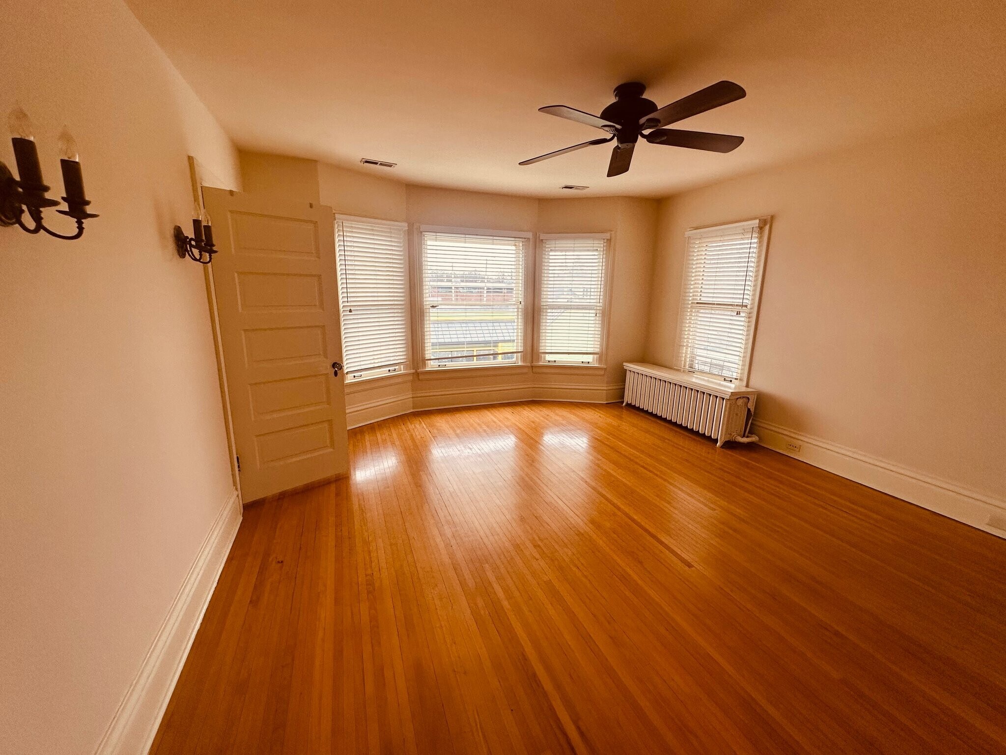 Building Photo - 113 N Batavia Ave