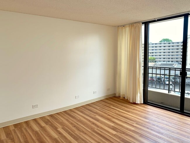 Building Photo - 2-Bedroom Condo with Lanai & Parking – $2,600/Month