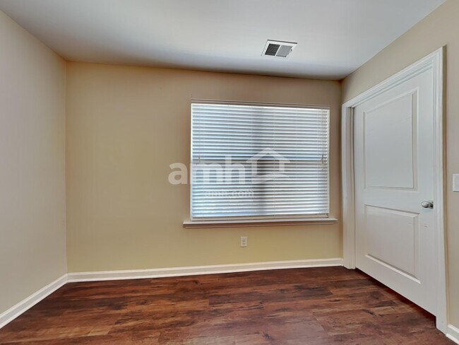 Building Photo - 19 Winslow Cir