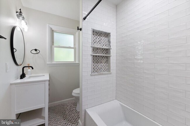 Building Photo - 1805 Ingemar Ct