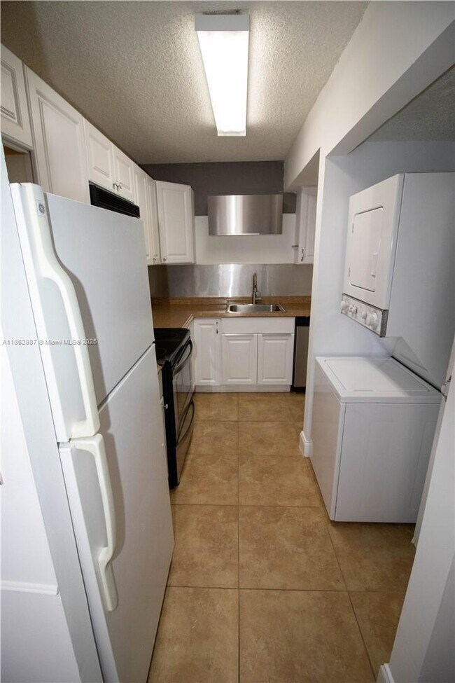 Building Photo - 917 Coral Club Dr