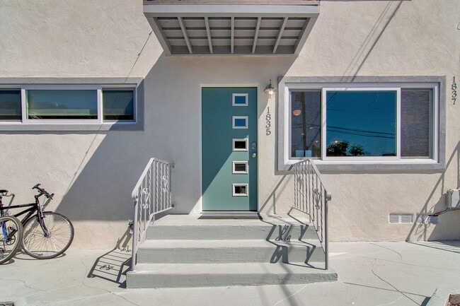 Building Photo - Cozy remodeled 2 beds 1 bath apt in Point Loma