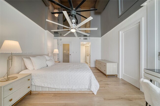 Building Photo - 6767 Collins Ave