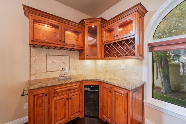 Building Photo - Luxury Detached Townhome in Redondo Beach