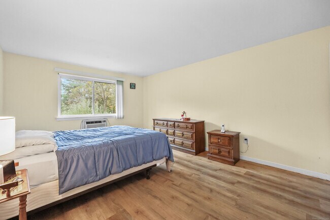 Building Photo - 60 Rambling Brook Ln