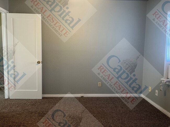 Building Photo - Cozy 2 Bedroom