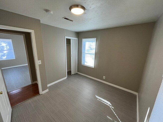 Building Photo - 1107 Hiatt St