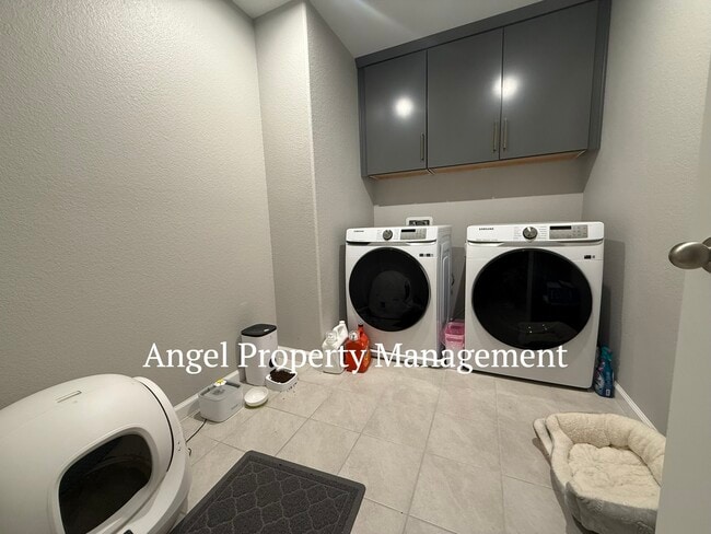 Building Photo - 433 Fuchsia Ct