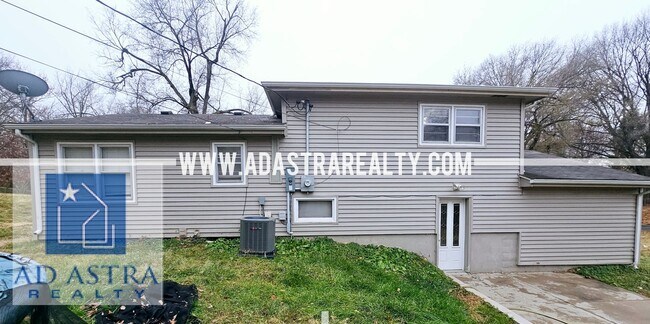 Building Photo - Open 3 Bed 2 Bath Home KCMO!!-Available NOW!!