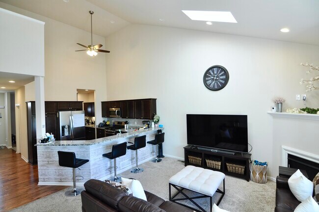 Building Photo - 4481 Bridgeview Ln