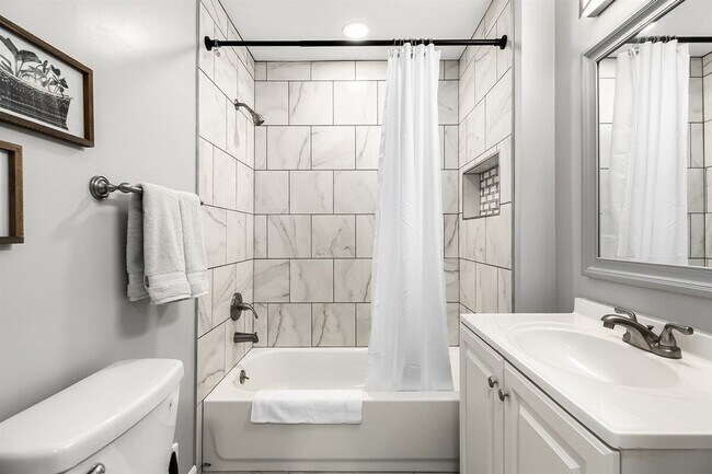 Building Photo - 14926 E 10 Mile Rd