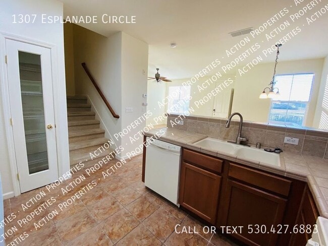 Building Photo - 1307 Esplanade Cir