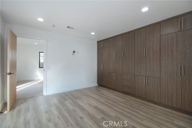 Building Photo - 8143 Hazeltine Ave