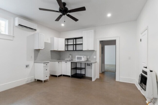 Building Photo - 1 Bedroom Duplex COMPLETELY UPDATED with D...