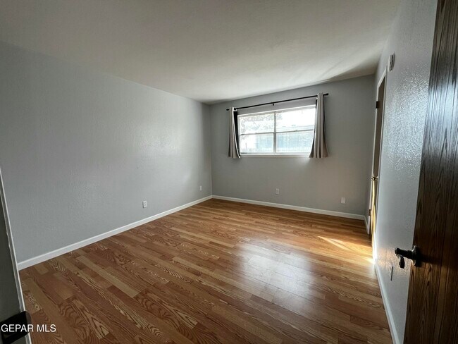 Building Photo - 6700 Escondido Dr