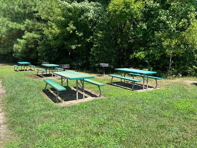 Building Photo - Available Now! 2nd Story, 3 Bed, 2.5 Bath Condo with Screened-in Balcony in Adams Landing