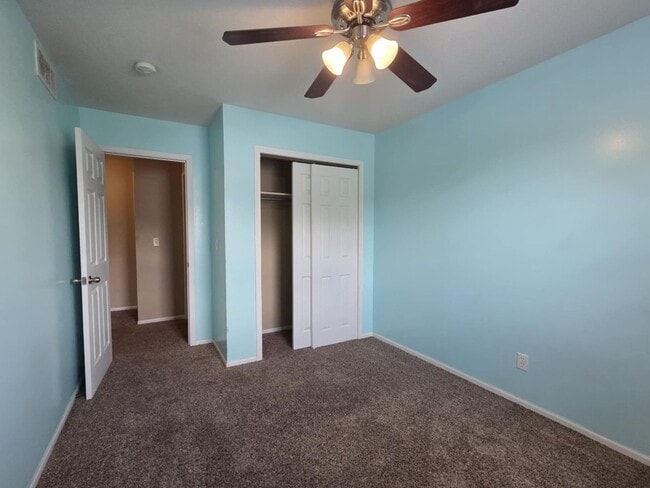 Building Photo - Large family corner lot home for rent!