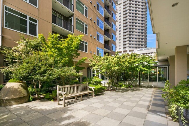 Building Photo - Ellington - 1 bedroom + den