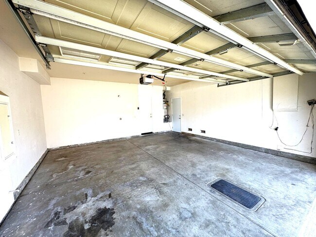 Building Photo - Beautiful 3 Bedrooms, 2.5 Baths Single Family Home with Golf Course Views For Lease