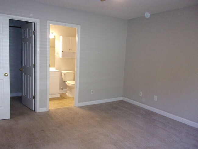Building Photo - Single Level 3 Bedroom 2 Bath Home in Bristol Park off Mt. Gallant Road