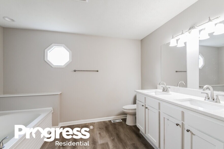 Building Photo - 10713 Creekside Woods Dr