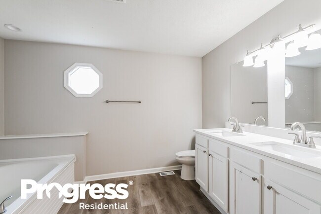 Building Photo - 10713 Creekside Woods Dr