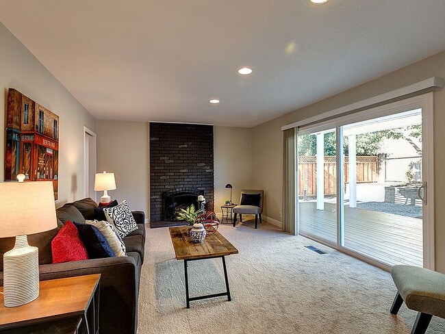 Building Photo - "Spacious 3-Bedroom Retreat with 2 Full Baths in Charming Pleasanton!"