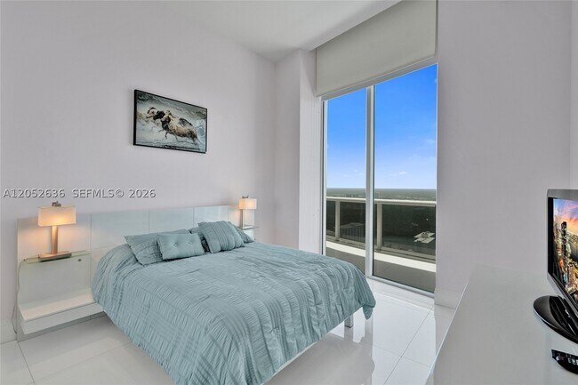 Building Photo - 16001 Collins Ave