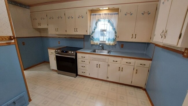 Building Photo - Classic North Everett 2 bed 1 bath home w/...