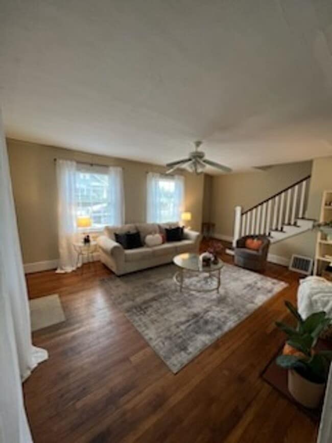 Building Photo - 2 Bed Duplex Corner of Armstrong and Samford