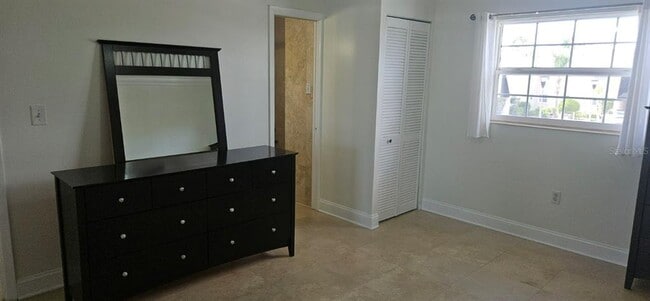 Building Photo - 8822 Bay Pointe Dr