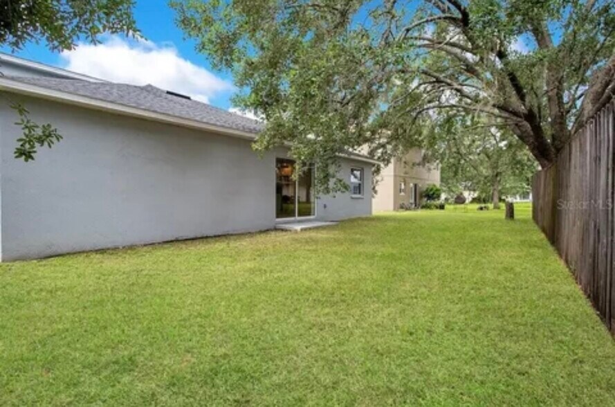 Building Photo - 415 Lark Ct