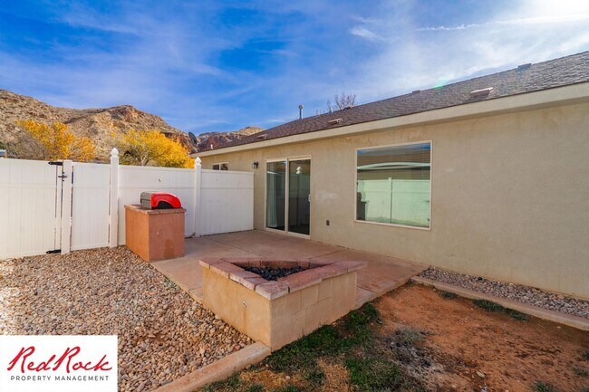 Building Photo - Move in Special: $200 off full first month rent on this inviting 3-Bedroom Home with Garage and P...