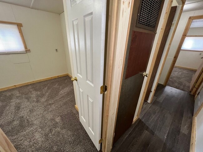 Building Photo - 2 Bedroom 1 Bath Updated Mobile Home in A ...