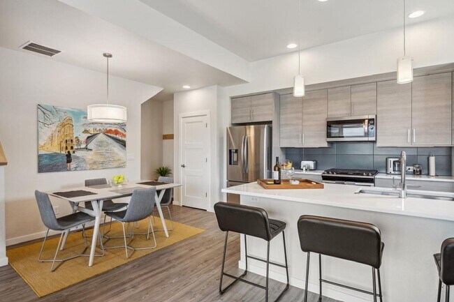 Building Photo - West Longmont 2BDR w/ Mountain Views