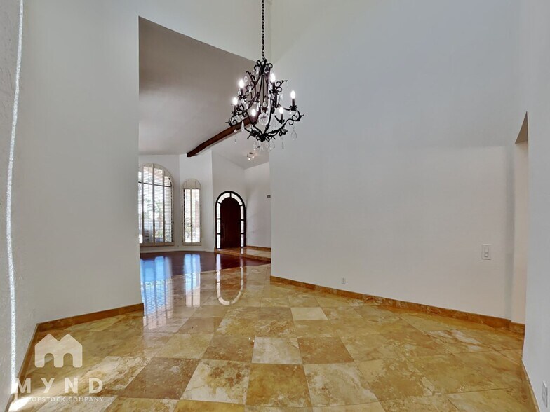 Building Photo - 8260 E Sutton Dr