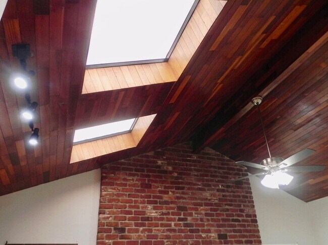 Building Photo - 4248 S Cincinnati Ave